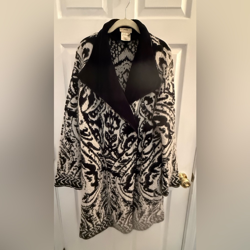 Black and White Patterned Women's Sweater
